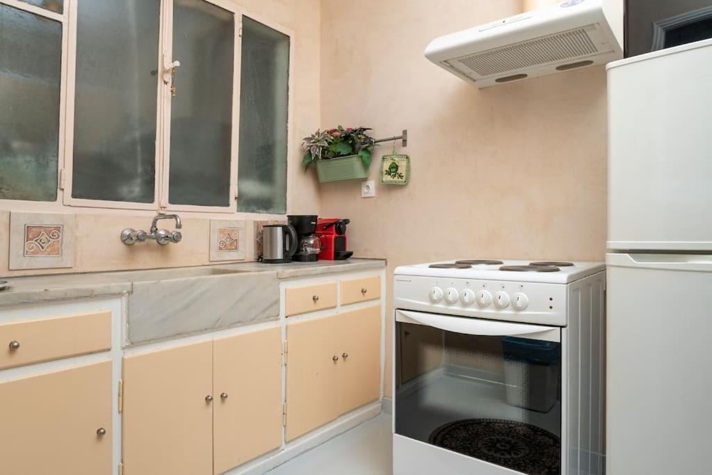 Openair Hot Tub/Big Balcony/Great Boutique Apt Athens Exterior photo